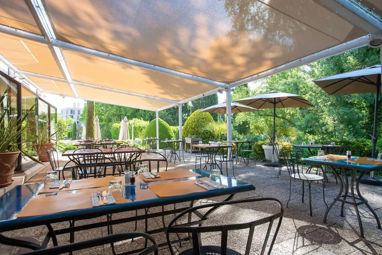 Novotel Aix-En-Provence Pont De L'Arc Отель