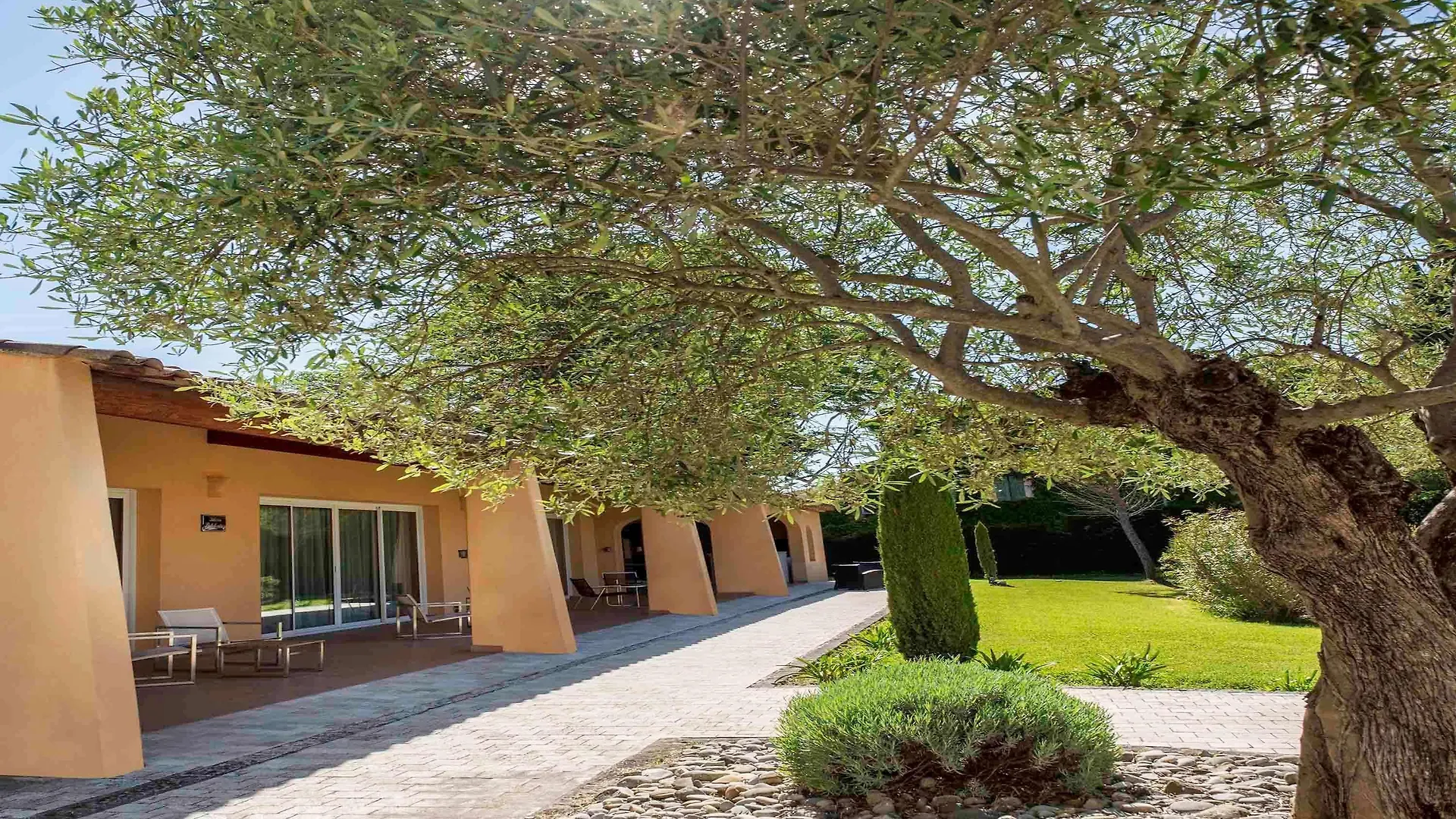 Novotel Aix-En-Provence Pont De L'Arc 4*,  Франция