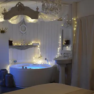 Appartement L Escapade Aixoise Sauna Balneo Jacuzzi Petit Dejeuner Boissons Netflix Centre Historique