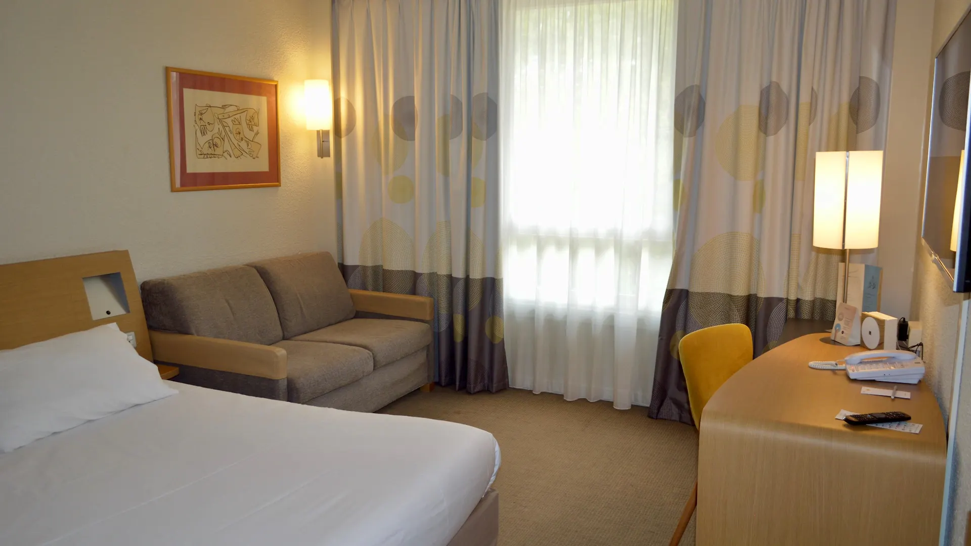 Novotel Aix-en-Provence Pont de L'Arc 4*,