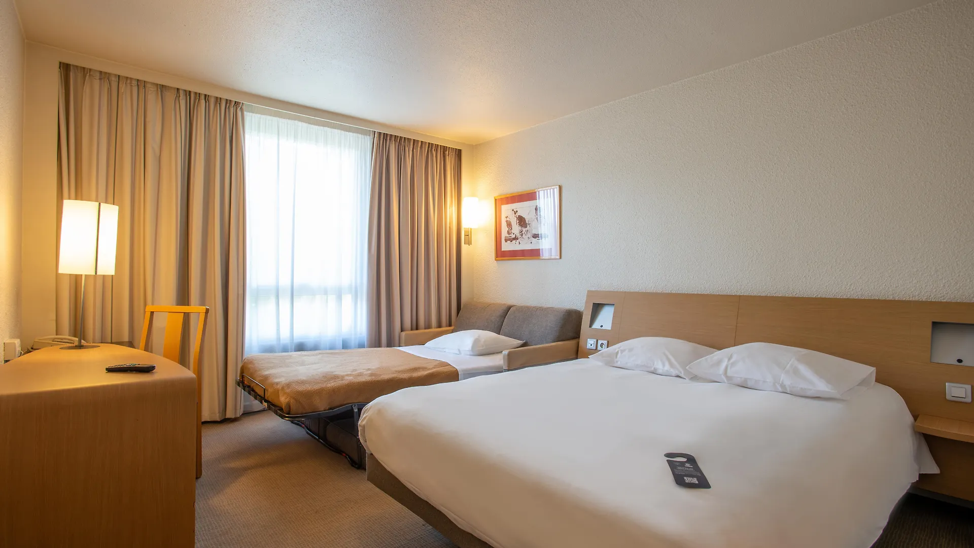 Novotel Aix-En-Provence Pont De L'Arc 4*,