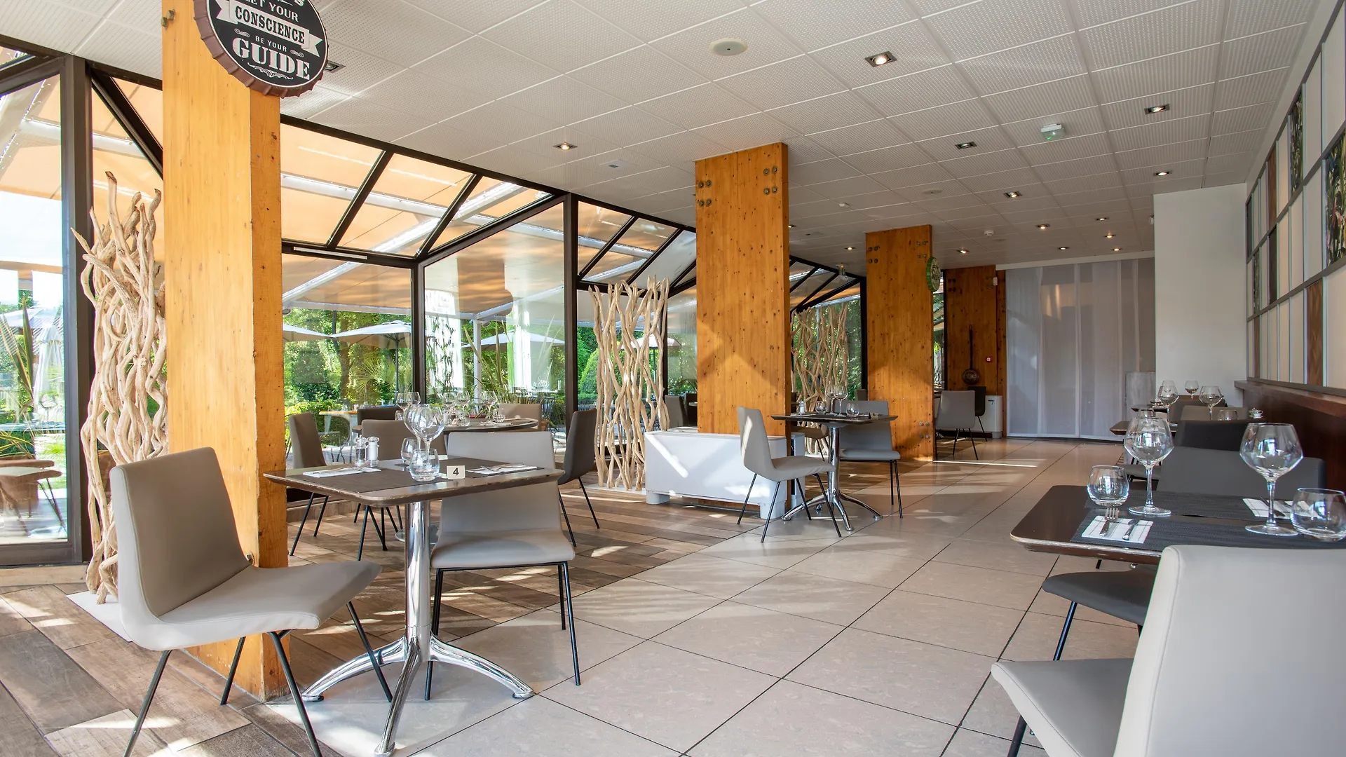 Novotel Aix-En-Provence Pont De L'Arc 4*,  Francia